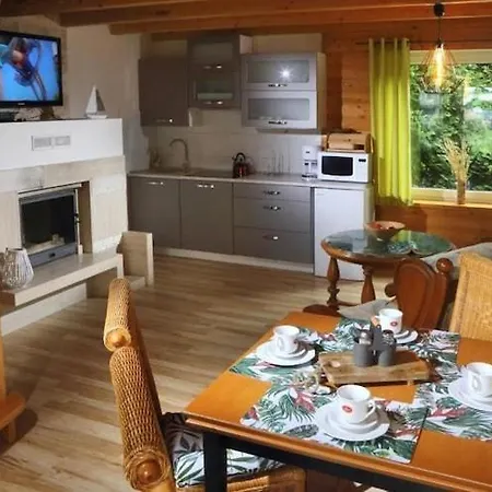 Center With Pool, Lacko