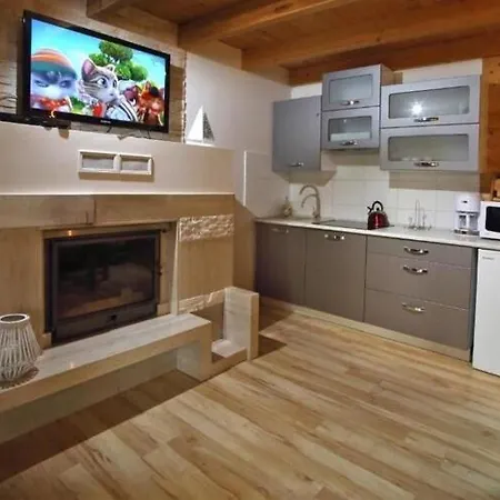 Center With Pool, Lacko *