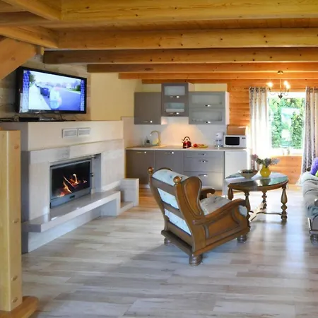 Nyaraló Center With Pool, Lacko