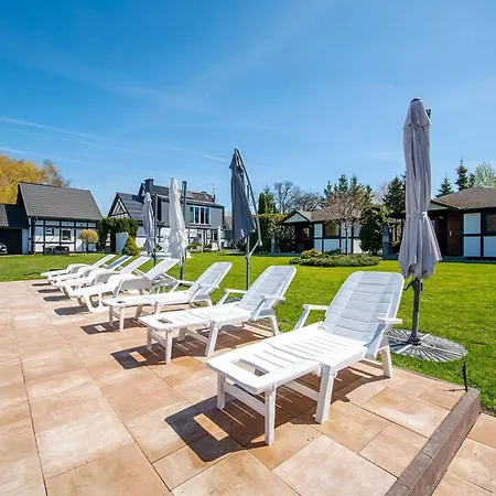 Center With Pool, Lacko *