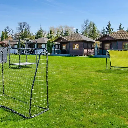 Nyaraló Center With Pool, Lacko Lacko (Slawno)