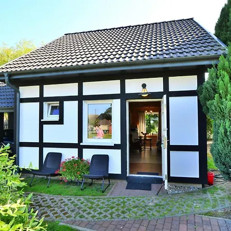 Center With Pool, Lacko *