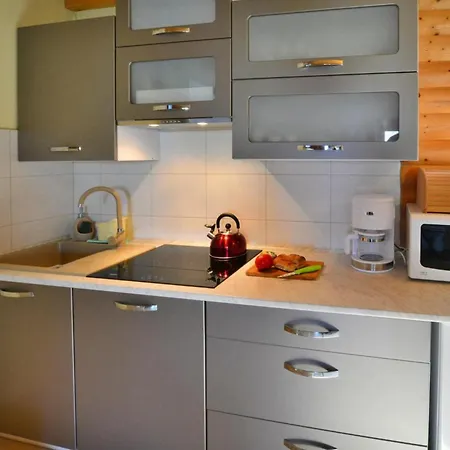 Center With Pool, Lacko *