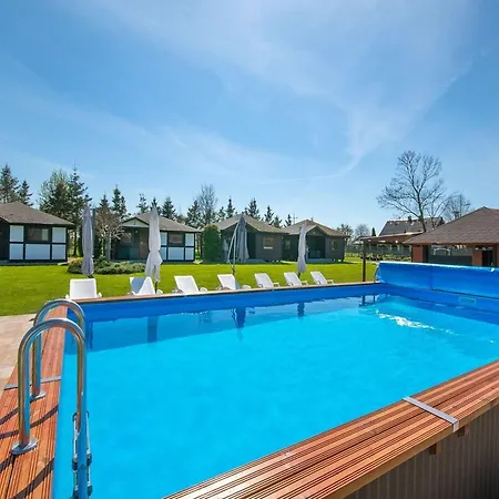 Center With Pool, Lacko *