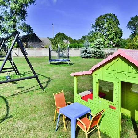 Nyaraló Center With Pool, Lacko Lacko (Slawno)