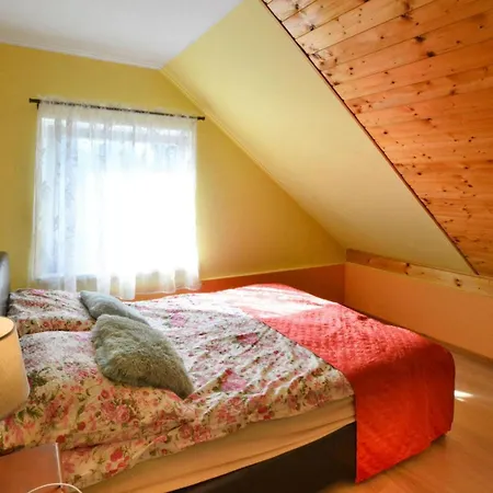 Center With Pool, Lacko Nyaraló